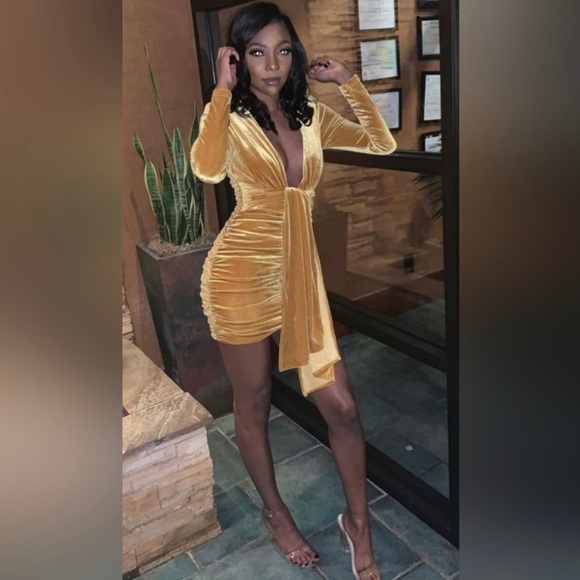 Miss Circle Gold Velvet Mini Dress - Picture 5 of 8